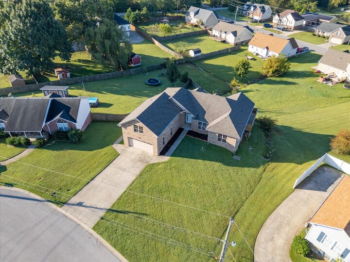 Property Photo: 1846 Rapids Ct TN 37040