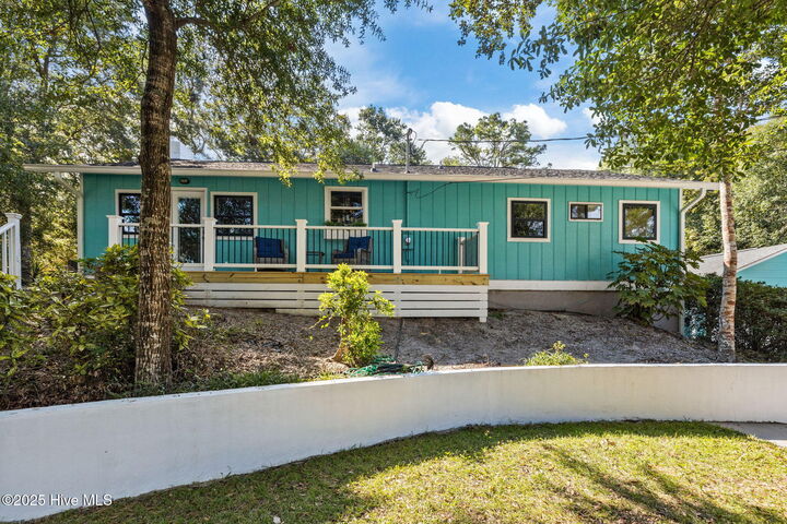 Property Photo:  201 Hoop Pole Creek Drive  NC 28512 
