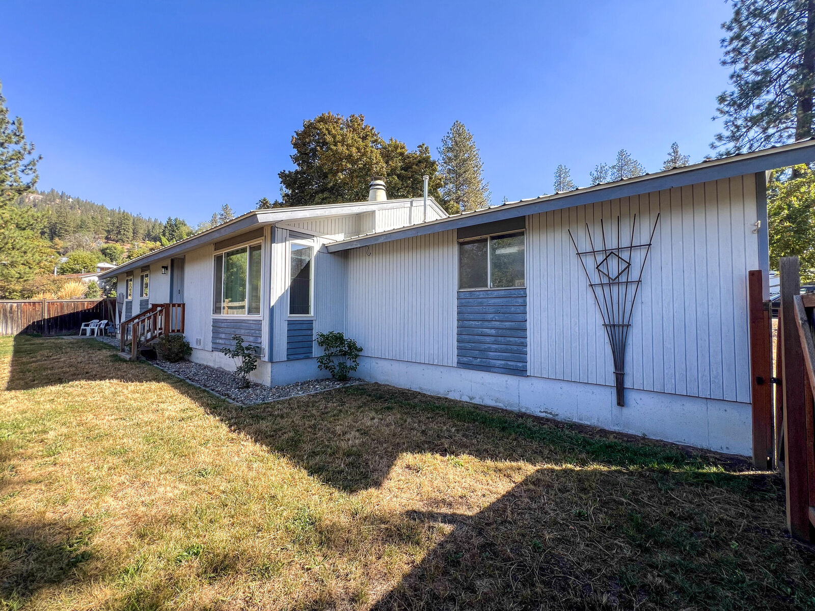 Property Photo: 732 N Maple St WA 99114