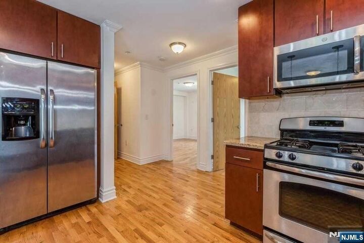 Property Photo:  17 Meadow Road 301  NJ 07070 