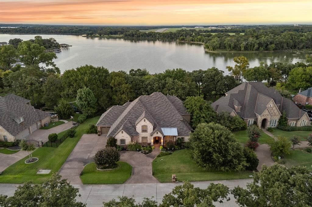 Property Photo: 5808 Lakeside Drive TX 76179