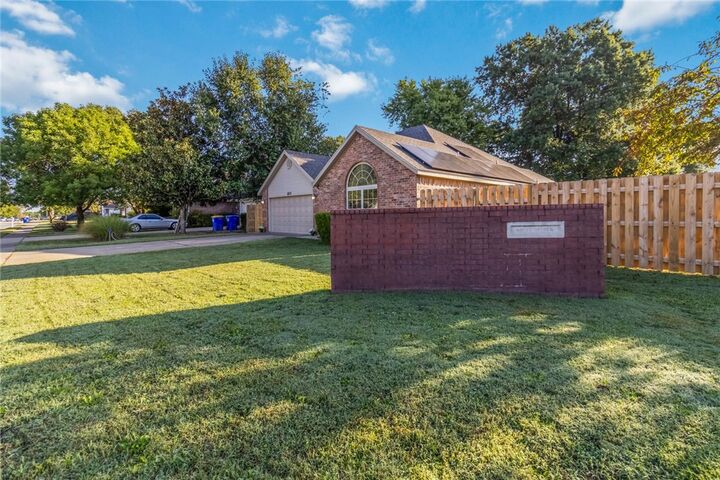 Property Photo:  825 Crystal Street  AR 72745 