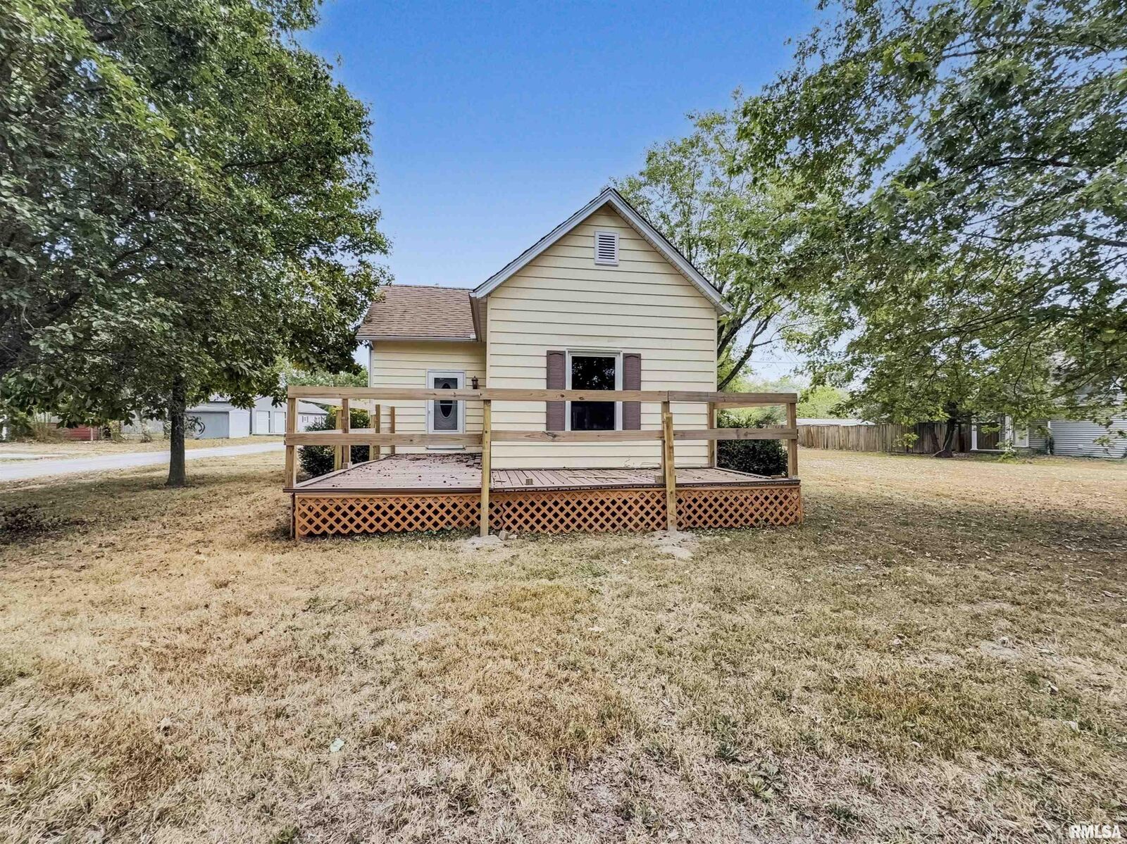 Property Photo: 202 S Jenette Avenue IL 62819-1209