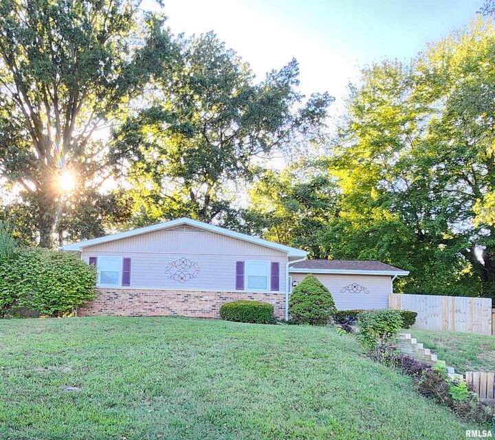 Property Photo:  112 N Parrish Lane  IL 62901 