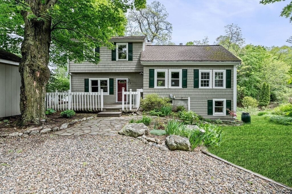 Property Photo:  5 Emery Ct  MA 02180 