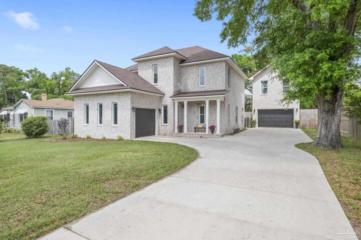 Property Photo:  1806 N Barcelona St  FL 32501 