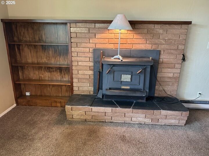 Property Photo: 204 Alder St OR 97415