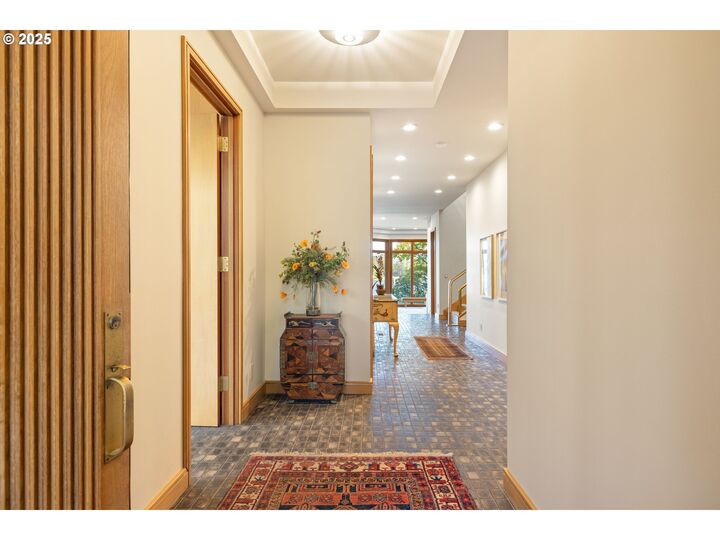 Property Photo:  6126 S Riverpoint Ln  OR 97239 