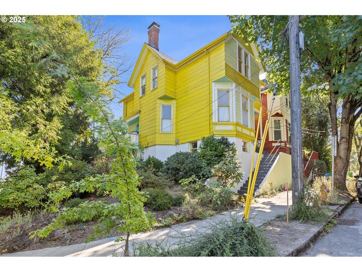 Property Photo:  3204 S Kelly Ave A&Ampb  OR 97239 