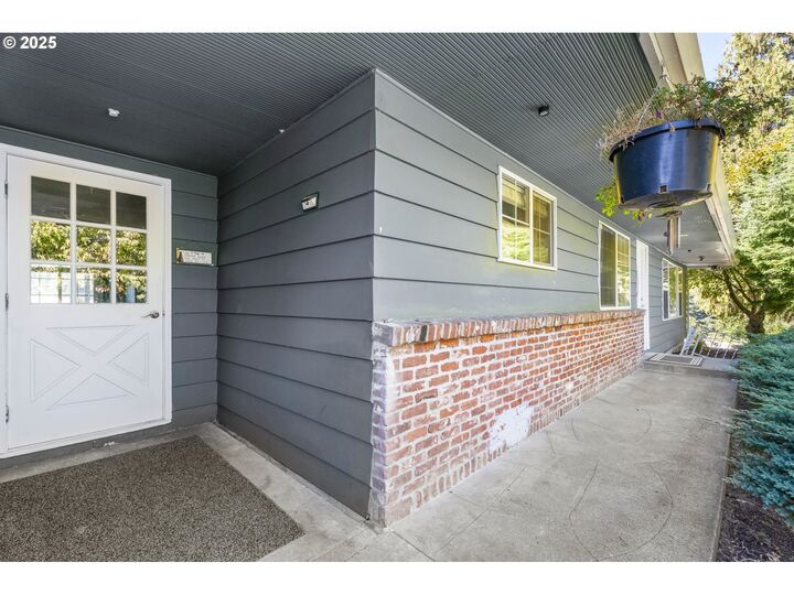 Property Photo: 18450 S Redland Rd OR 97045