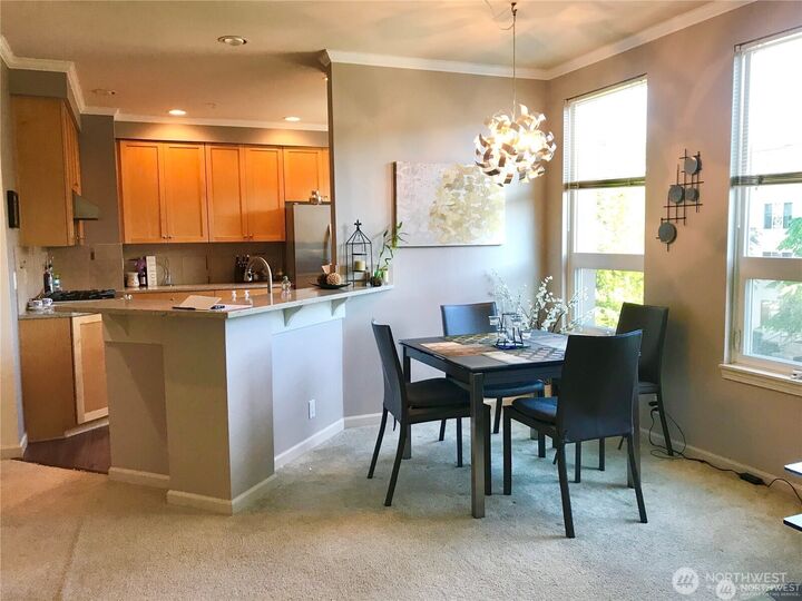 Property Photo:  615  6th Street 203  WA 98033 