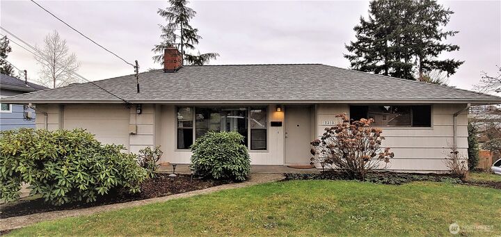 Property Photo:  2318  8th Street  WA 98201 
