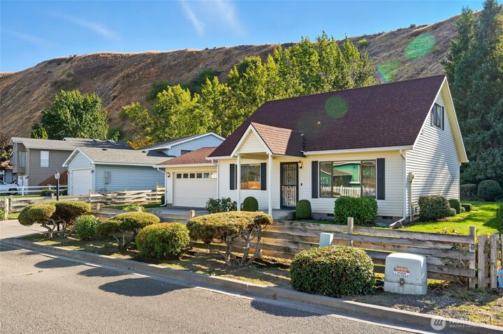 Property Photo:  183 S Andrea Street  OR 97862 