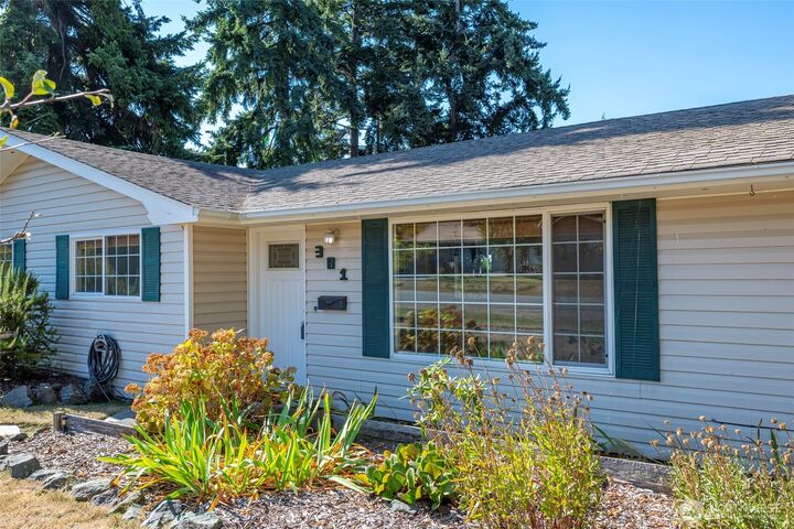Property Photo:  381 NE Queets Street  WA 98277 