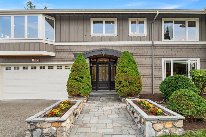Property Photo:  1812  7th Street W  WA 98033 