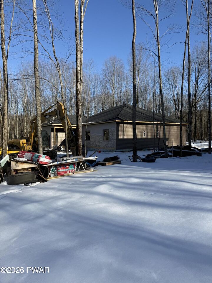 Property Photo: 376-2 Osprey Circle PA 18436