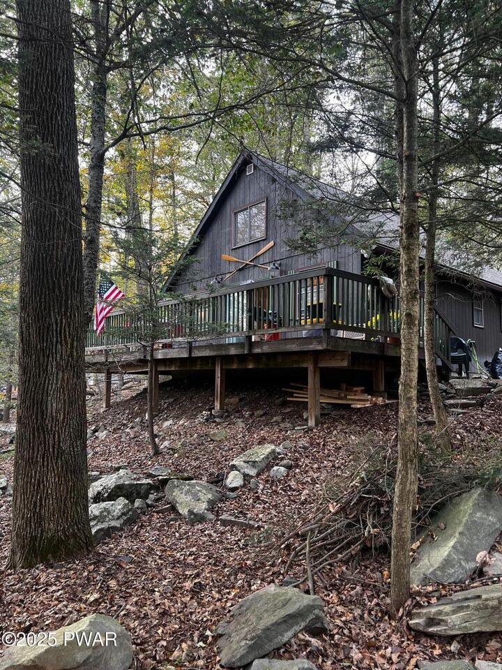 Property Photo: 1031 Canary Lane PA 18436
