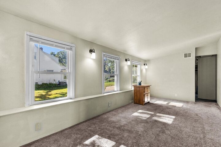 Property Photo:  1021 Knapp Street  WI 54902-6325 
