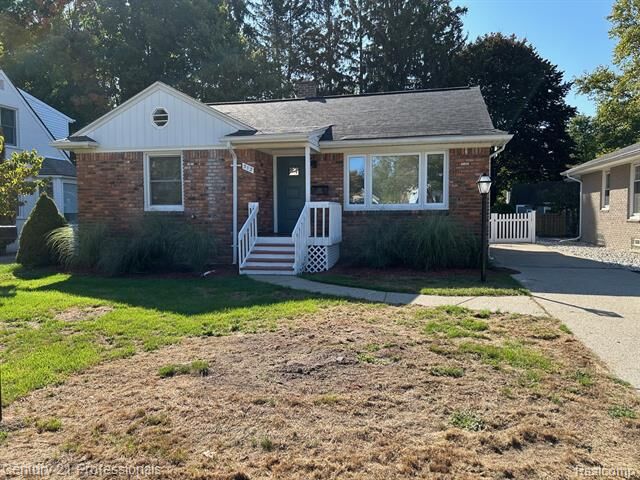 Property Photo:  312 Northwood Avenue  MI 48307 