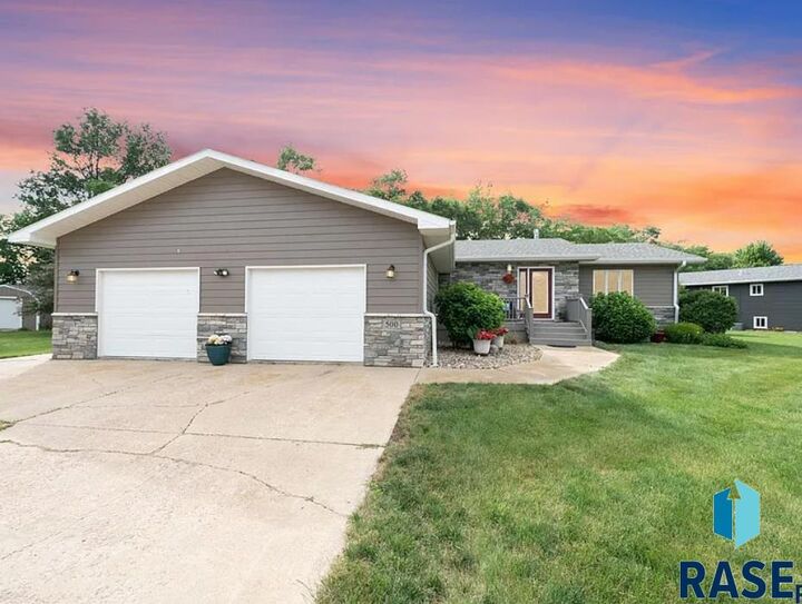 500 W Lincoln Ave  Viborg SD 57070 photo