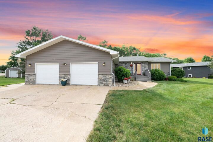 500 W Lincoln Ave  Viborg SD 57070 photo