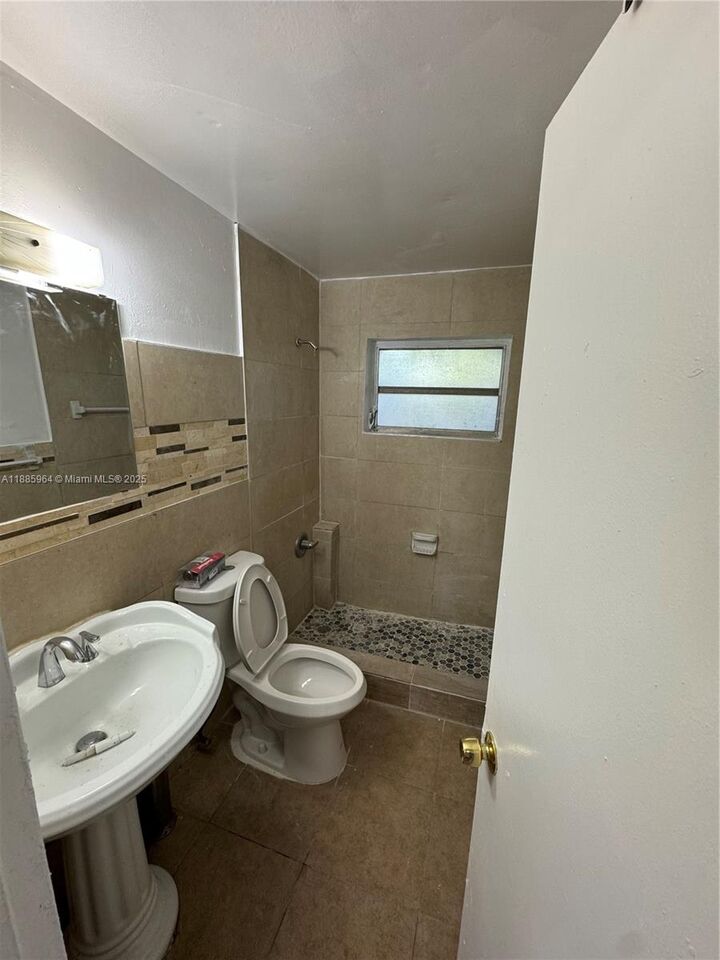 Property Photo: 5640 NW 15th St FL 33313