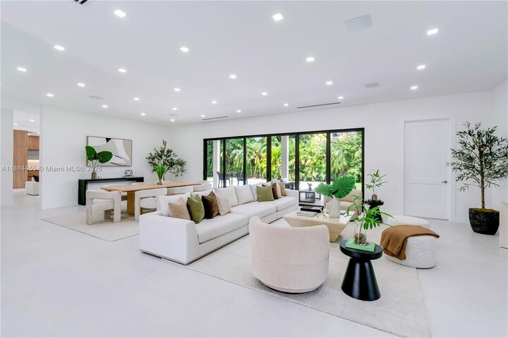 Property Photo: 6401 SW 84th St FL 33143