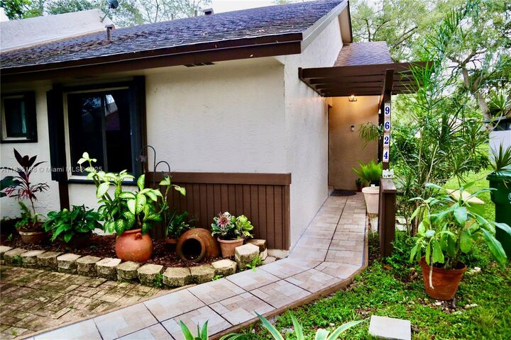 Property Photo: 9624 NW 16th Ct FL 33024