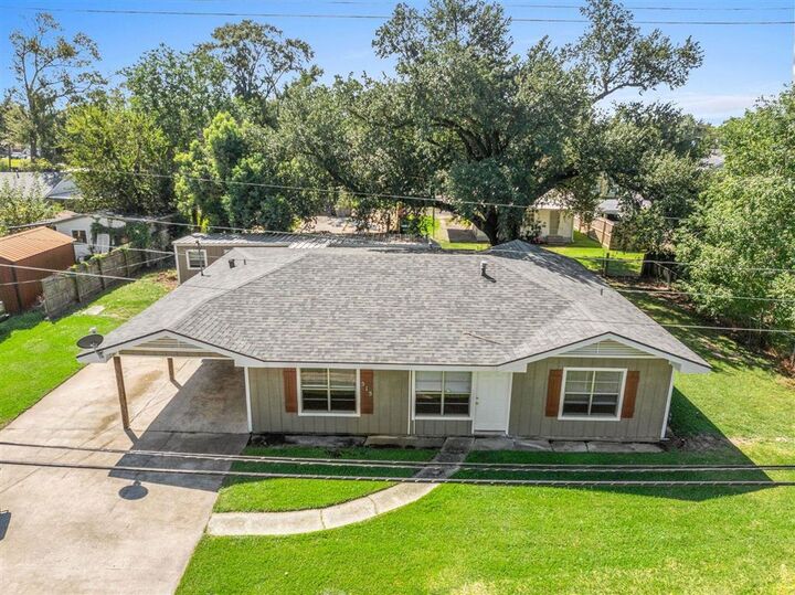 Property Photo: 515 W Elizabeth Street W LA 70663