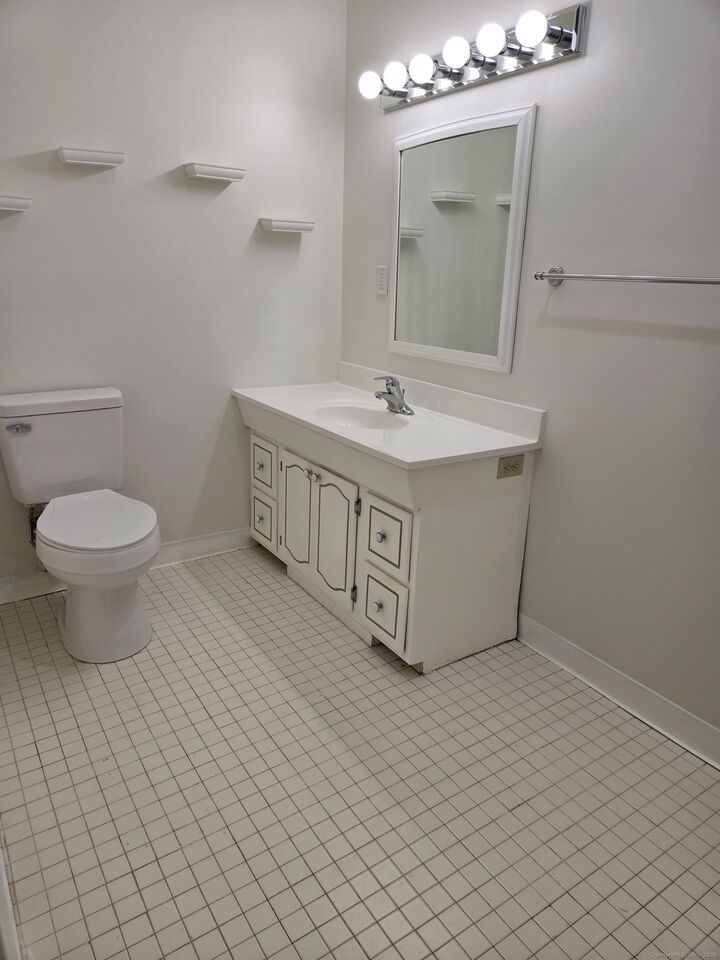 Property Photo:  1209 Cromwell Hills Drive 1209  CT 06416 