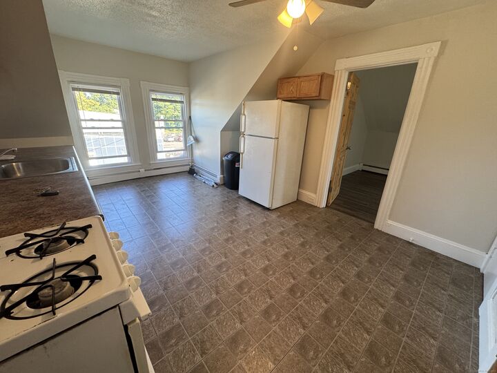 Property Photo:  645 Burnside Avenue 3B  CT 06108 