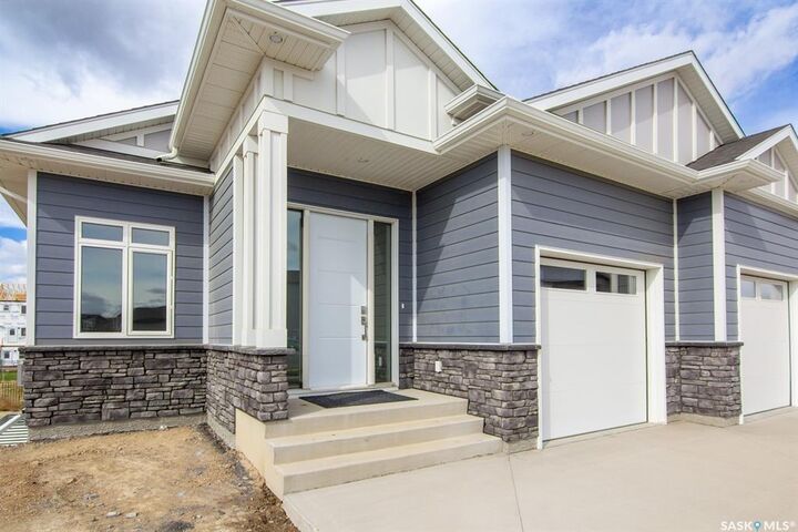 Property Photo: 423 Sharma Crescent SK S7W 1K7