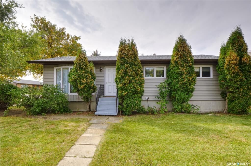 Property Photo: 1008 Parklane Drive SK S0H 0B0