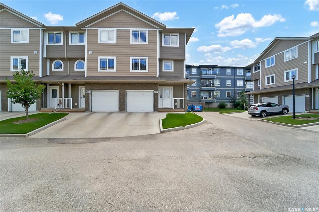 Property Photo:  212 Willis Crescent 401  SK S7T 0R7 