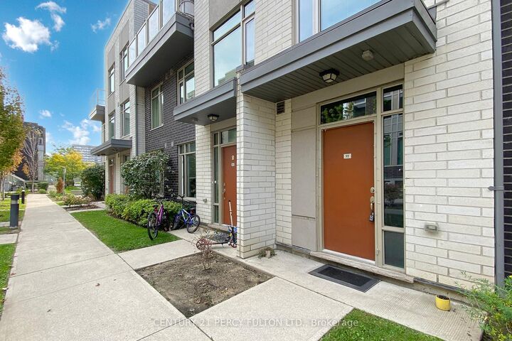 Property Photo:  15 Applewood Lane 93  ON M9C 2Z7 