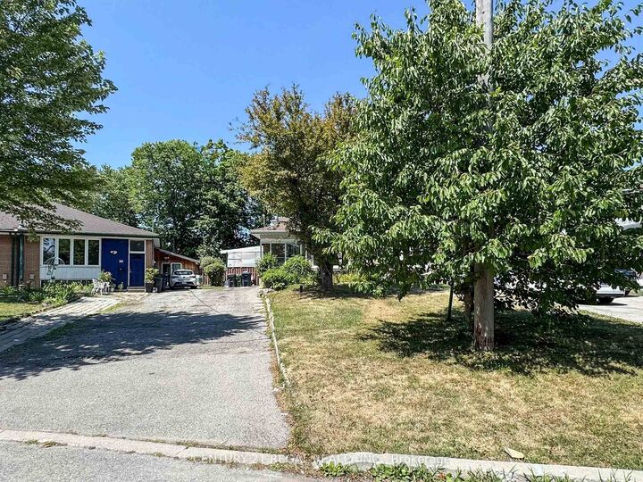 Photo de la propriété:  94 Billington Crescent  ON M3A 2G6 