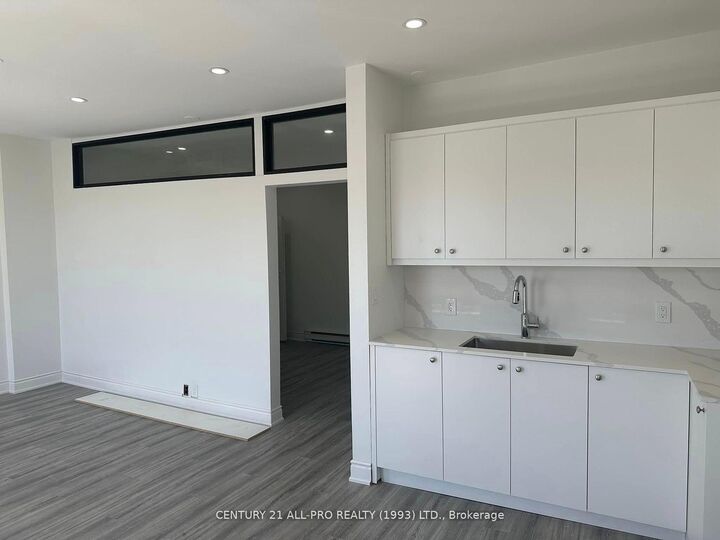 Property Photo:  82 King Street W Unit 3  ON K9A 2M3 