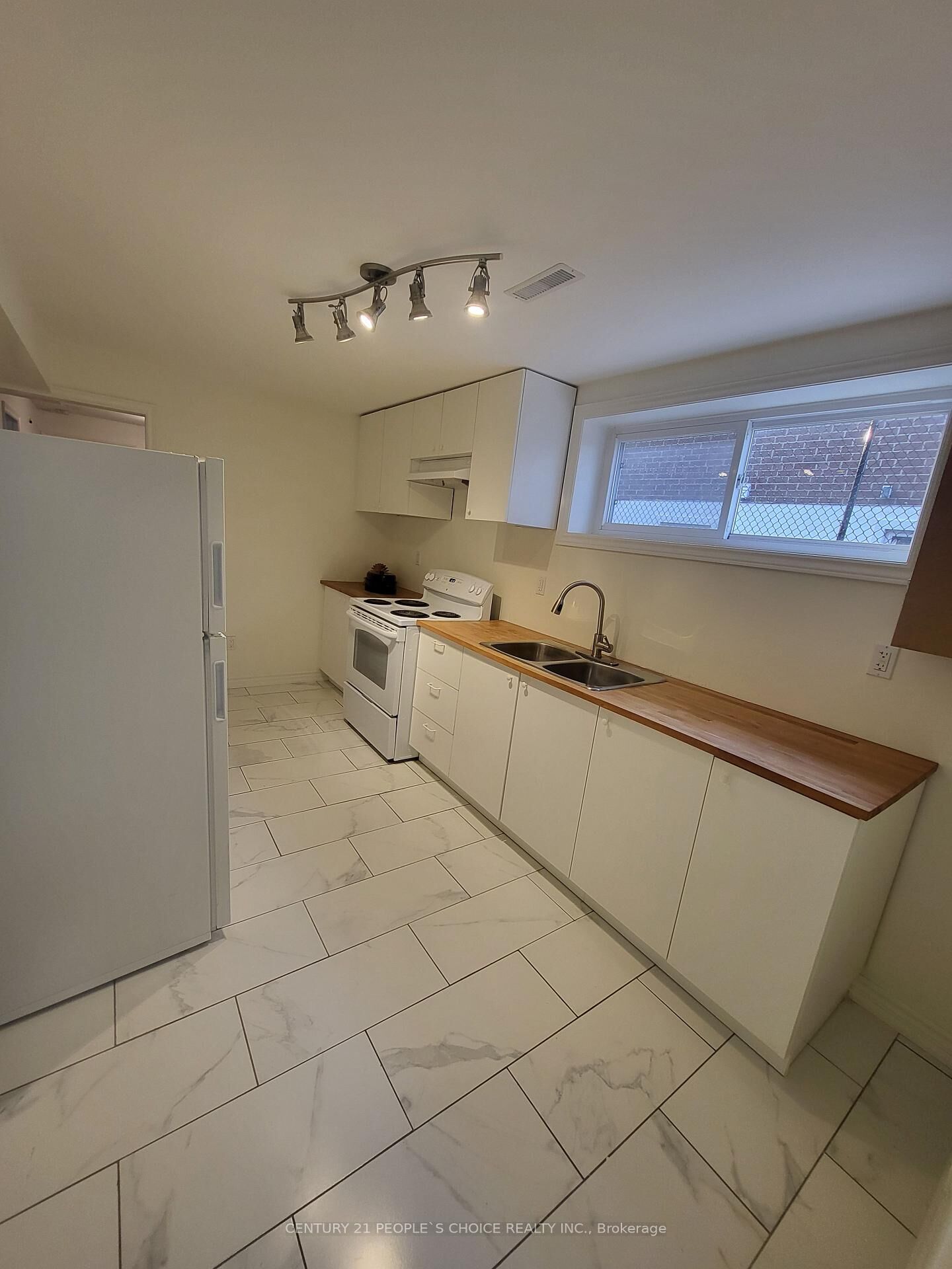 Photo de la propriété:  146 Duncanwoods Drive Bsmt  ON M9L 2E3 