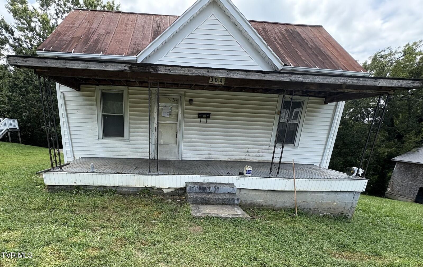 Property Photo: 304 North Highland Avenue TN 37745