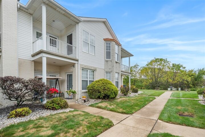 Property Photo:  246 Adams Pointe Blvd 1  PA 16046 