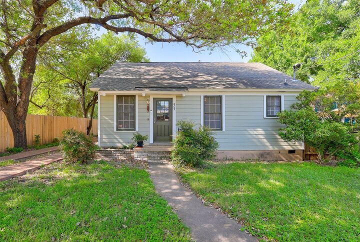 Property Photo:  809 E 44th Street  TX 78751 