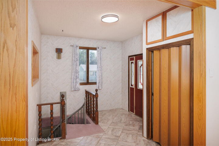 Property Photo: 921 4th Avenue E ND 58601