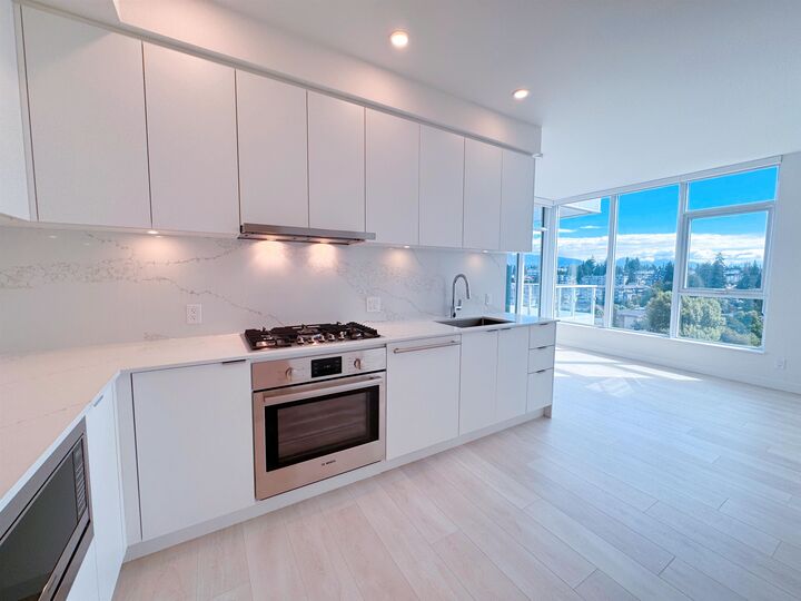 Property Photo: 537 Cottonwood Avenue 1209 BC V3J 0S4