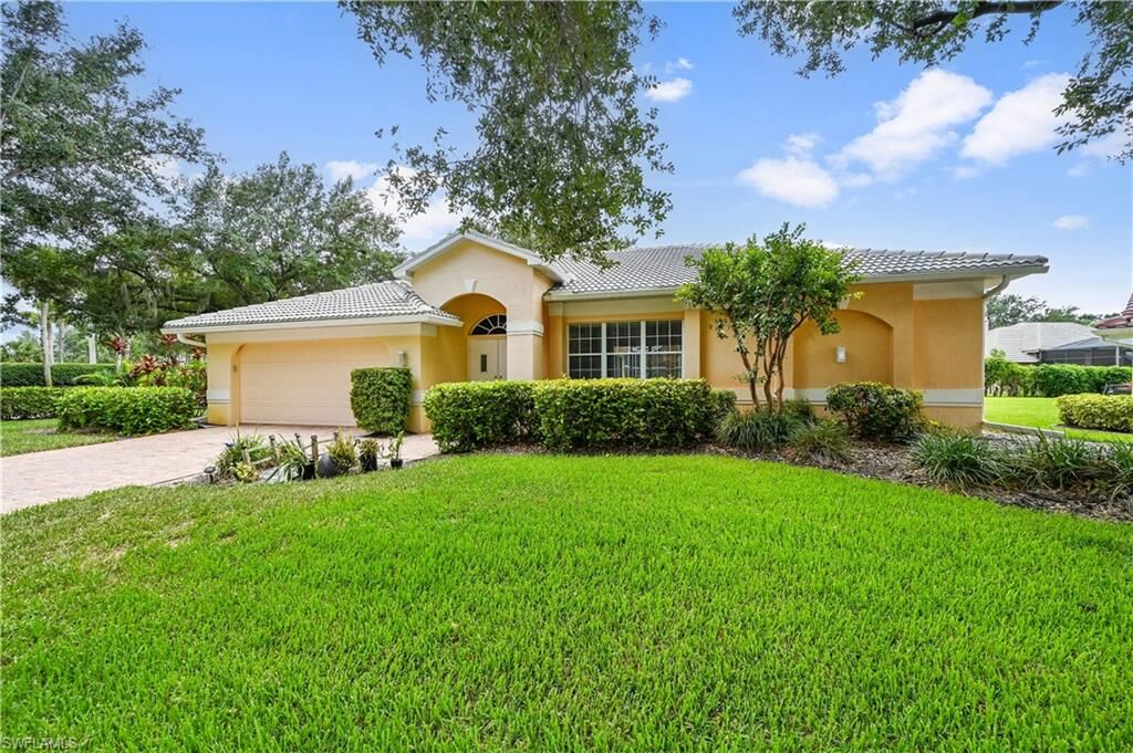 Property Photo: 11810 Woodshire Cir FL 33913
