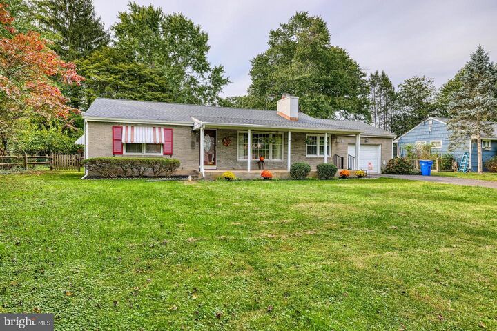 Property Photo:  5 Fayette Drive  PA 19067 
