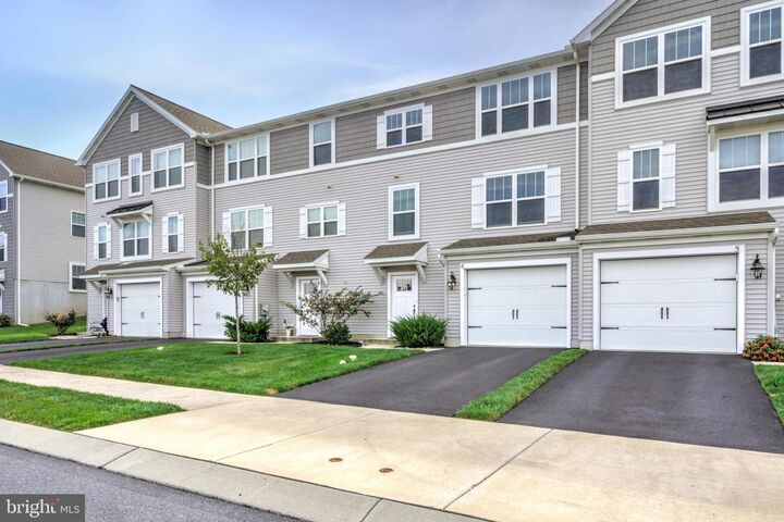 Property Photo:  6 Southside Drive  PA 17584 