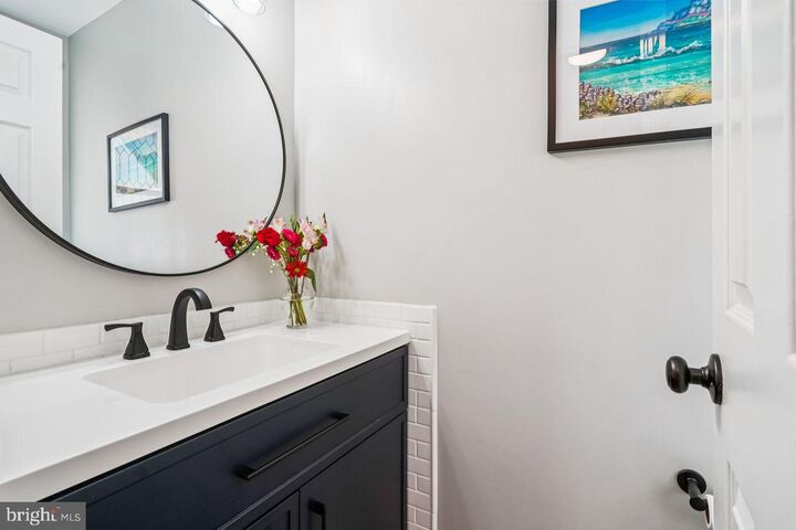 Property Photo: 7917 Valleyfield Drive VA 22153