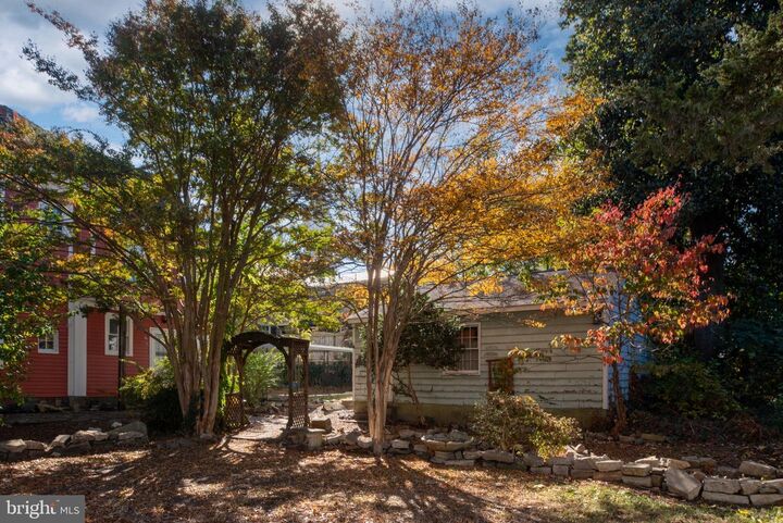 Property Photo: 1104 Caroline St VA 22407