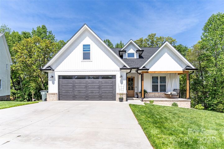 Property Photo: 602 Kames Court NW NC 28613