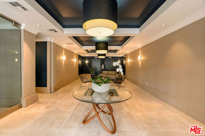 Property Photo:  585 N Rossmore Ave  CA 90004 